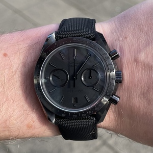 Omega Speedmaster Dark Side of the Moon | 2021 | Box And Papers