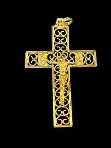 18ct  Crucifix Pendant