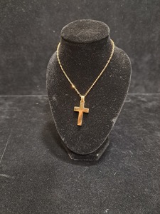 18ct Cross and 18ct Belcher Chain