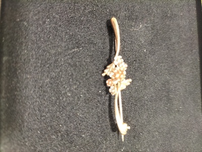 9ct two tone flower brooch